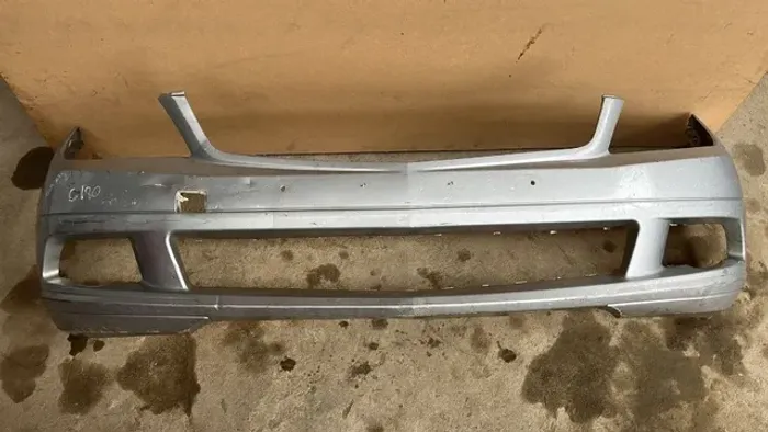 Para-choque Mercedes C180.