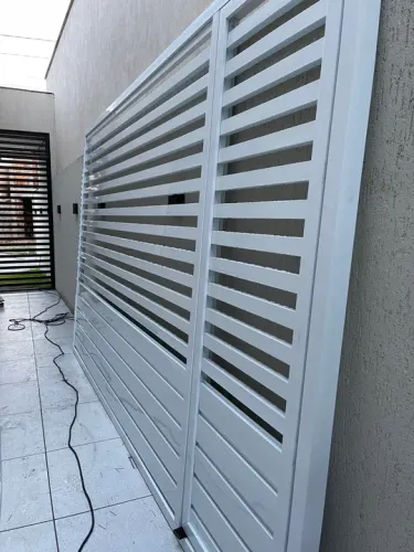 Portões de alumínio e inox, automatização e manutenção