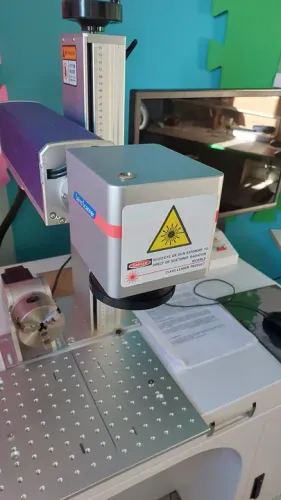 Gravadora a Laser 30W para Metal Raycus semi nova