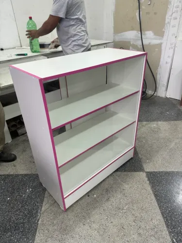 Balcão vitrine c/ porta e fita colorida MDF