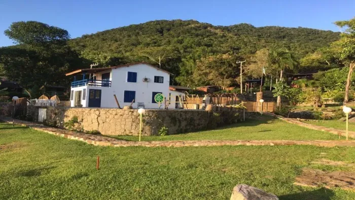 À venda na Lagoa da Conceição! 5.400m², pé na Areia.
