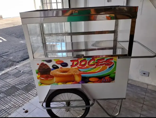 Carrinho de doces e bolos