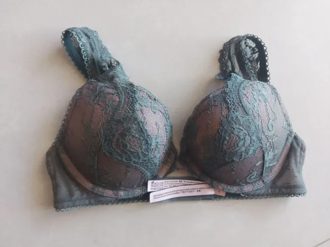 Sutiã renda verde - Victoria's secret tamanho 32C, novo e com tag