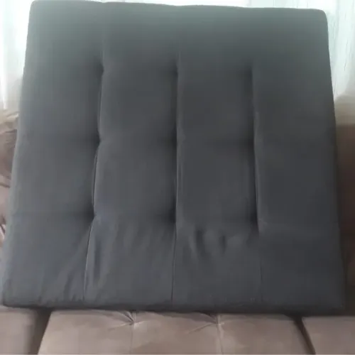 Cabeceira cama de solteiro TOK & STOK em tecido cor Cinza Chumbo.