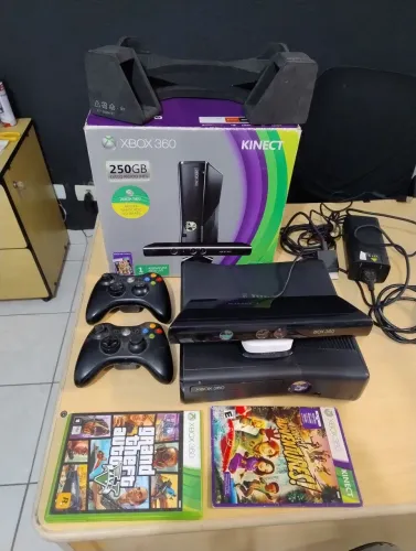 Xbox 360 250GB com Kinect - Usado
