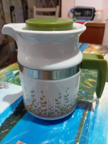 Leiteira de porcelana antiga anos 70