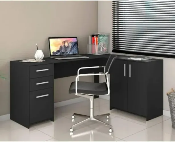 "Soluções Inteligentes para Seu Espaço: Mesa de Escritório Notável com 3 Portas e 2 Gaveta