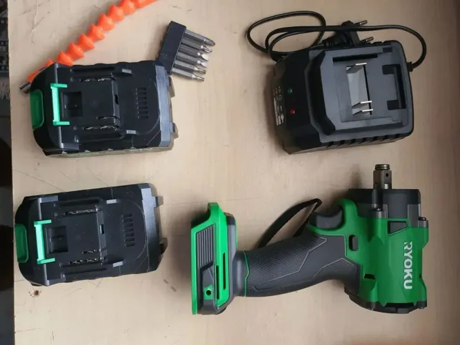 Parafusadeira Ryoku 20V + Baterias e Carregador