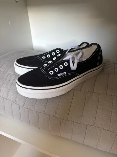 Vans Authentic - 35 Preto/Branco - Original - Praticamente sem Uso