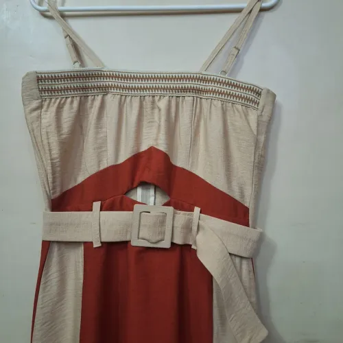 Vestido Macacão com Cinto Elegante