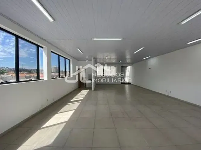 Casa com 1 Quarto(s) e 4 banheiro(s) para Alugar, 200 m² por R$ 3500 / Mês