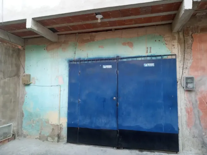 Vende se uma casa no genibau