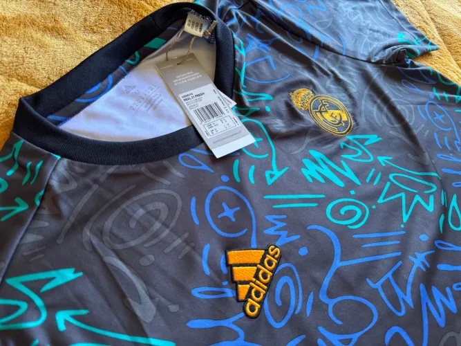 Camisa Adidas Pré-Jogo Real Madrid 21/22 M