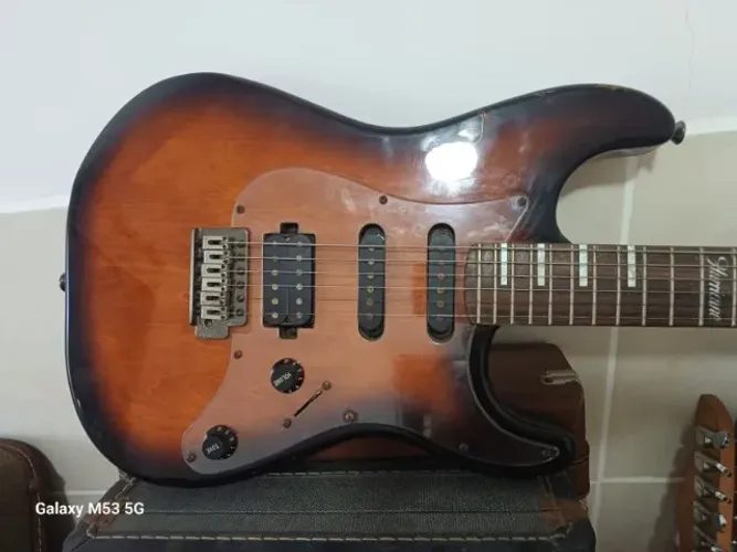 Guitarra Hurricane modelo strato E-201 DBS