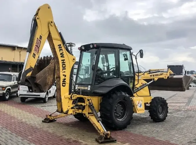 Retroescavadeira New Holland 2016