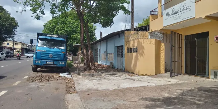 CASA NA AV. PEDRO LAZARINO - BURITIZAL
