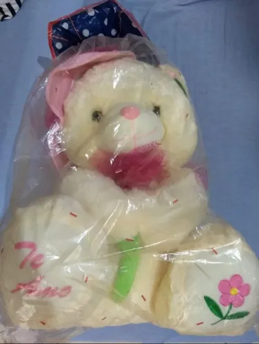 Urso de Pelúcia - Tem Aproximadamente 80cm