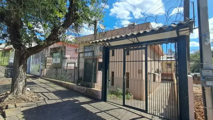 Casa residencial para locação na Vila Ipiranga com 40 m² e 1 dormitório/quarto.