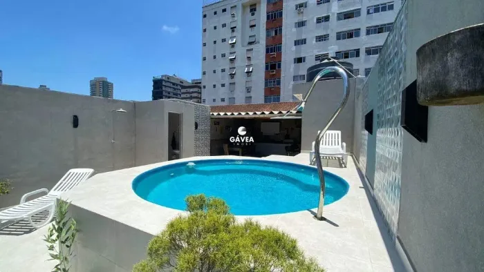 Sobrado à venda no Boqueirão em Santos.