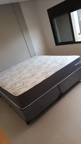 Cama Box de Queen com colchão