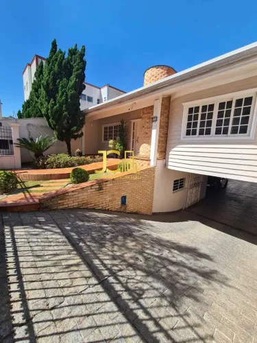 Casa com 3 Quarto(s) e 3 banheiro(s) para Alugar, 439 m² por R$ 10000 / Mês