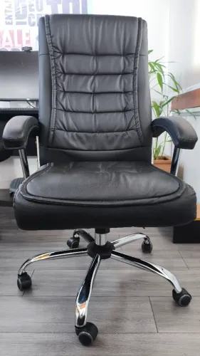 Cadeira de Escritório Presidente Ergonômica Monique Big Preta com 42 molas ensacadas
