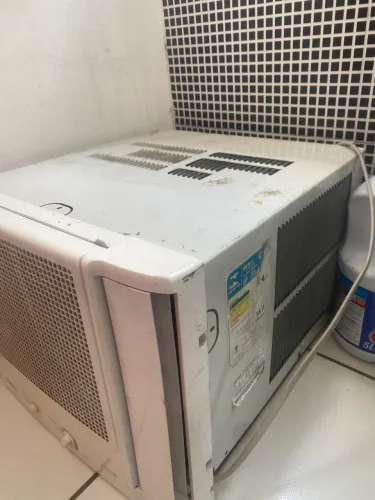 Vendo ar condicionado, funcionando perfeitamente, pouco tempo de uso 