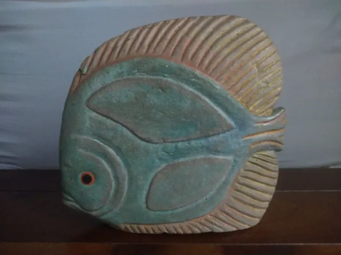 Escultura peixe cerâmica