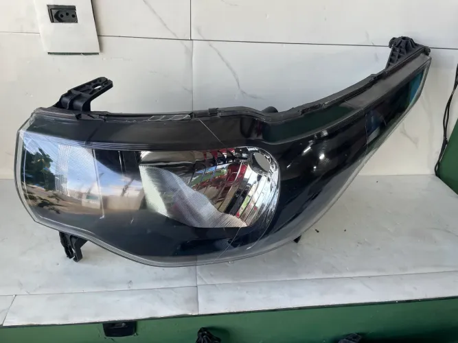 Farol Do Mobi 2016/26 Lado Esquerdo 