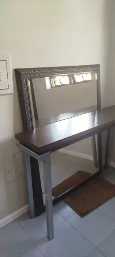 Aparador e espelho