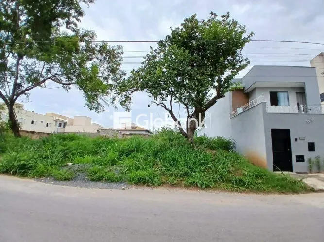 Terreno de 360m² à venda em Vila Brasília, Montes Claros (Residencial/Comercial)