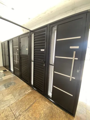DIRETO DA FÁBRICA - PORTAS ALÚMINIO PRETO A PARTIR DE R$729,00 A VISTA