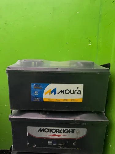Bateria Moura 220 amperes semi nova 3 meses de garantia