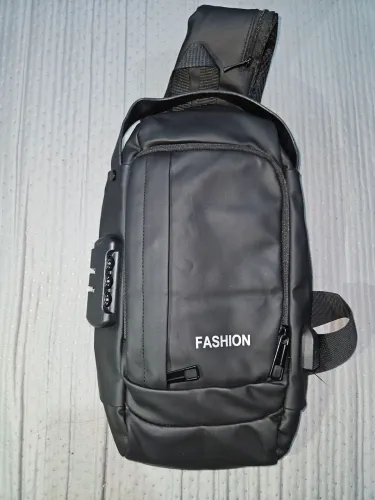 Bolsa Crossbody Fashion com Trava de Segurança - Novíssima