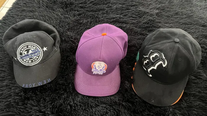 3 Bonés estilosos - R$ 15 cada