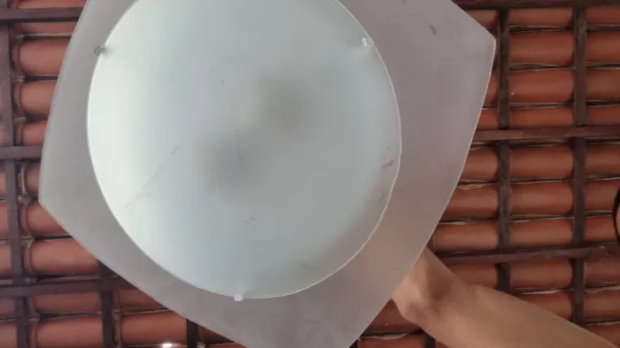 Lustre lindo para sua casa. Moderno e belo. Caso precise instalador eu faco a combinar