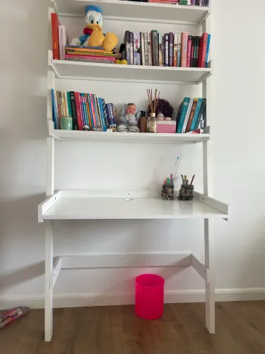 Escrivaninha/estante