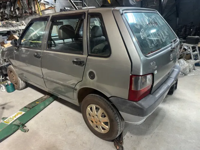 Sucata Fiat Uno Fire 1.0 Flex - Carro completo para peças