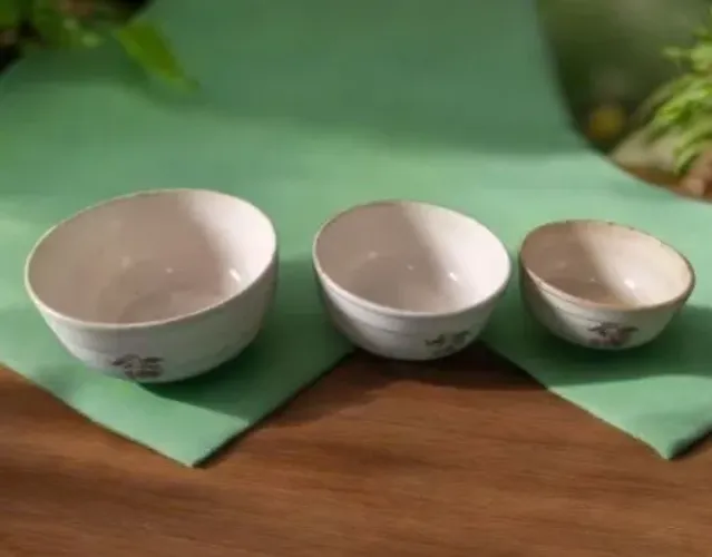 Vasilhas cerâmicas anos 90 jogo com 3 vasilhas  Apresenta um pouco de descoloração por cau