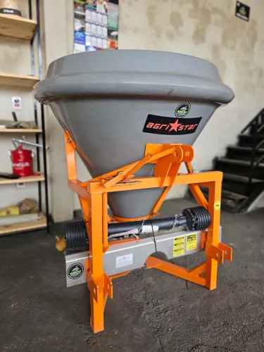 Espalhador de Adubo Agri Star 600 litros inox para trator 