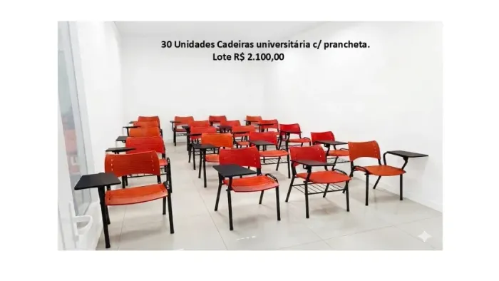 Cadeira Universitária com prancheta