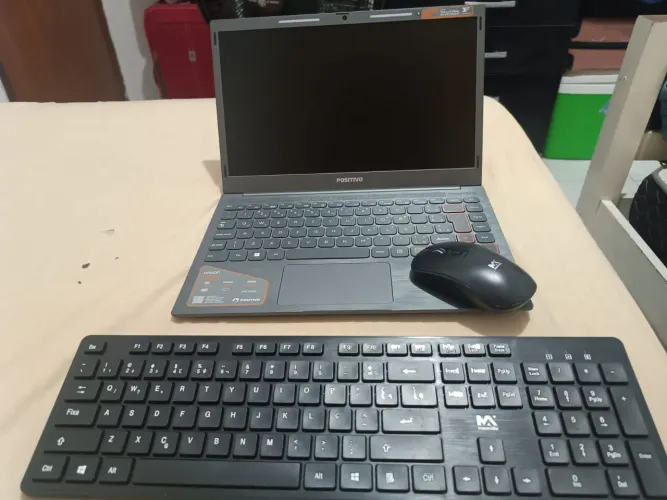 Notebook Positivo Vision C C4128A-14, teclado e mouse