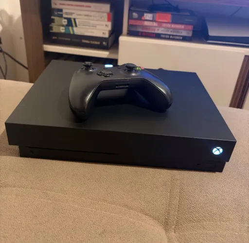 XBOX ONE X 1TB COM LEITOR DE DISCOS + CONTROLE + GTA V