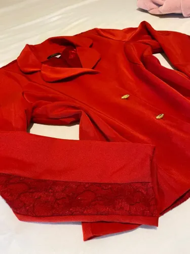 Blazer vermelho com renda legítima defesa P veste M