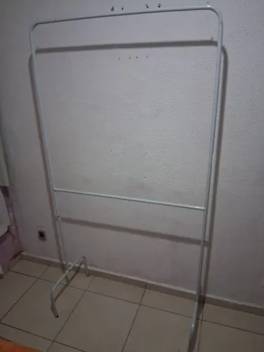 Arara desmontável ótima para bazar 