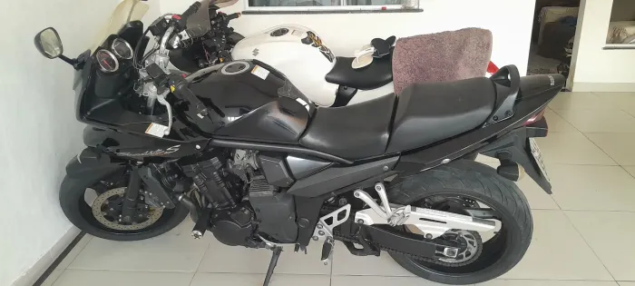Vendo moto nova.