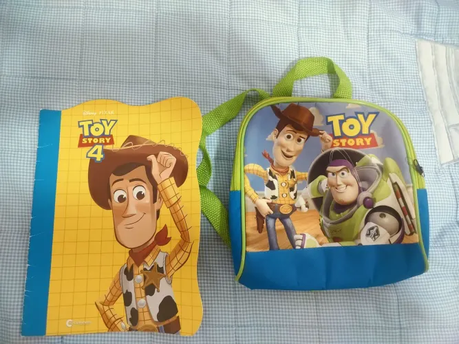 Livro e lancheira Toy story