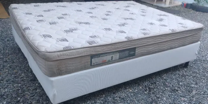 Vende-se Cama Box casal ,(Entrego)