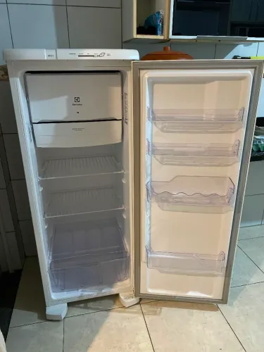 Geladeira Electrolux R31 240 Litros