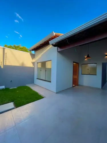Vende linda casa no Bairro Encanto das Águas